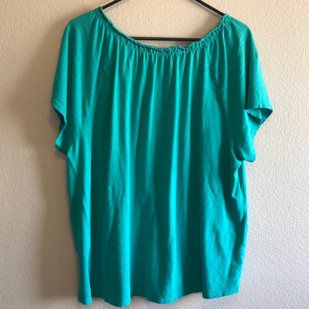 GIFTED-FREE W any purchase! Gently worn TOP - Picture 3 of 4